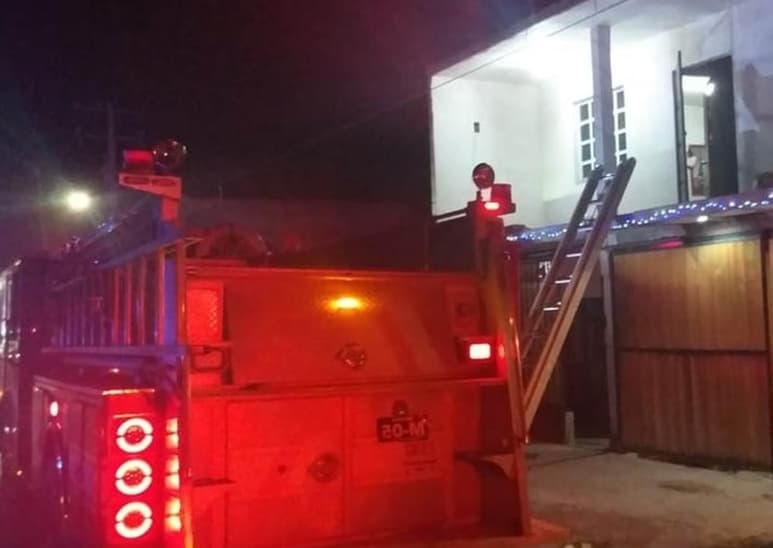 El Cuerpo de Bomberos acudió al llamado de un incendio, encontrándose con un colchón quemado por unos niños. (EL SIGLO DE TORREÓN)
