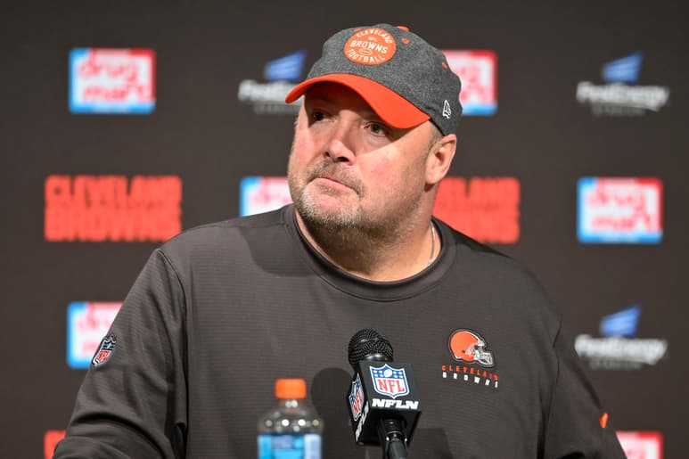 Freddie Kitchens terminó la temporada con marca de 6-10, y los Browns se quedaron sin playoffs por 17ma vez consecutiva. (AP)
