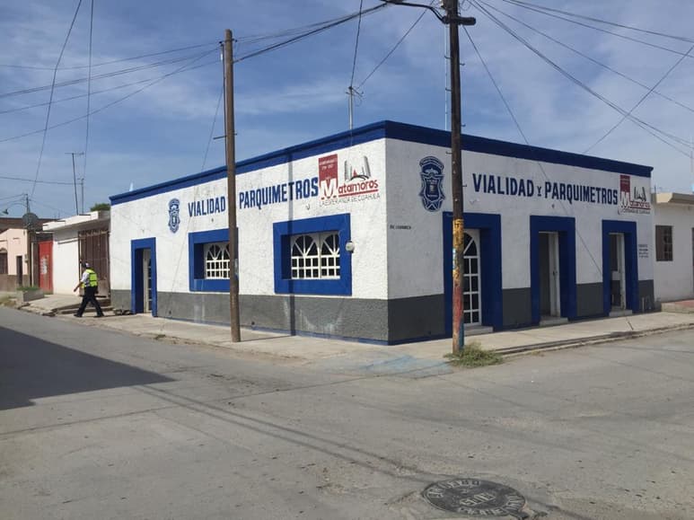 Mantiene la Dirección de Tránsito y Vialidad operativo para detectar conductores hablando por celular o sin cinturón. (EL SIGLO DE TORREÓN / GUADALUPE MIRANDA)