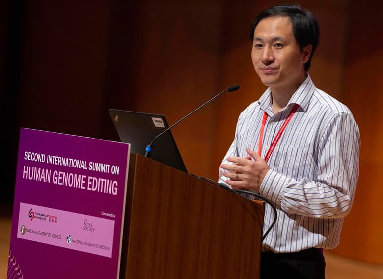 El científico chino He Jiankui, que saltó a la fama a nivel mundial a finales de 2018 tras afirmar que había conseguido crear bebés manipulados genéticamente para resistir al VIH, fue condenado a tres años de prisión. (ARCHIVO)