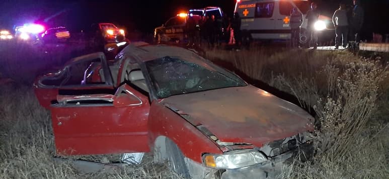 La familia viajaba a bordo de un automóvil Nissan Altima. (EL SIGLO DE TORREÓN)