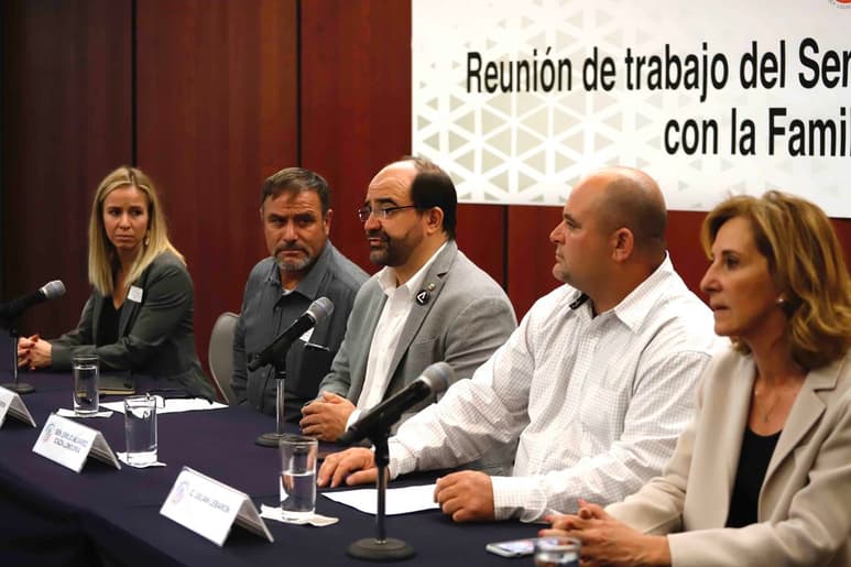 Adrián LeBarón (2o i), padre de Rhonita Miller, una de las víctimas del 4 de noviembre, dijo que hay preocupación por el tema. (ARCHIVO)