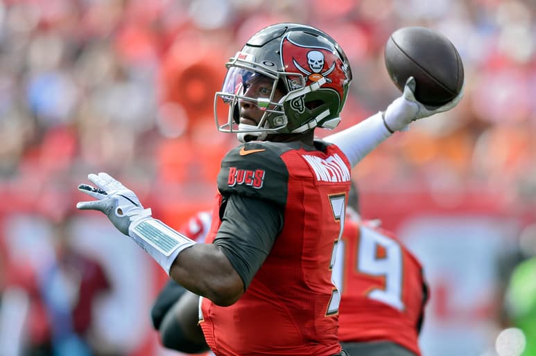 Jameis Winston se convirtió en el primer mariscal de campo en la historia de la NFL en lanzar 30 o más TD's y 30 o más intercepciones. (AP)