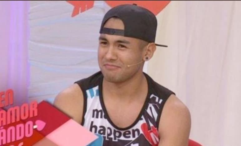 El cuerpo de Jonathan quedó tirado junto al de su compañero, junto a una motocicleta de carreras, en calles del Barrio Belén. (ESPECIAL)