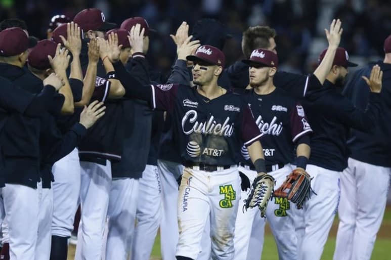 Un poder ofensivo exhibió Tomateros desde la primera entrada, cuando Joey Meneses dio batazo de cuadrangular. (CORTESÍA)