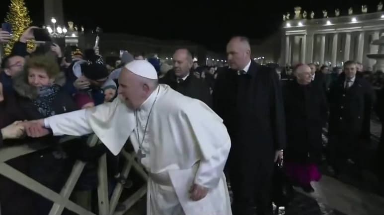 Las acciones causaron polémica en redes sociales, en donde se condenó la reacción del Papa Francisco. (ARCHIVO)
