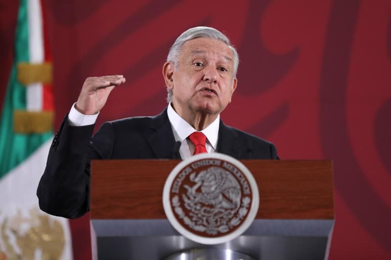 El mandatario deseó un feliz año nuevo y confió en que a México le irá bien, afirmando que 'se ha demostrado que funciona la estrategia aplicada' en materia económica. (ARCHIVO)