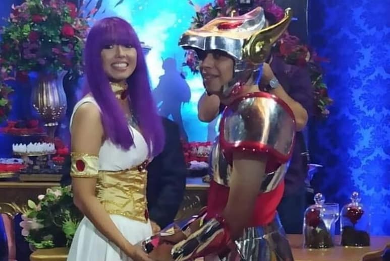 Las imágenes de su boda inspirada en Caballeros del Zodiaco los ha llevado a volverse virales (INTERNET)