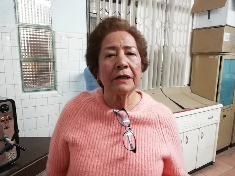La presidenta de la Asociación de Trabajadores Jubilados de Banrural, Esther González, denunció manejo arbitrario de recursos. (VIRGINIA HERNÁNDEZ)