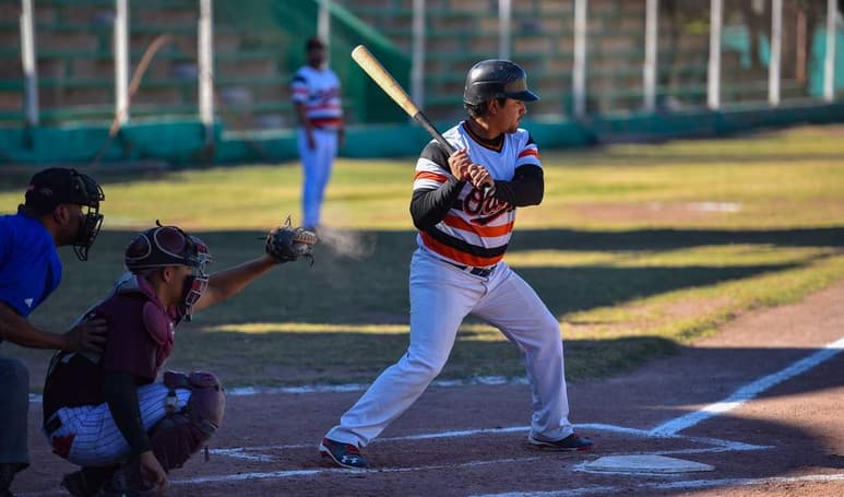 En su temporada 71, la tradicional Liga Mayor de Beisbol de La Laguna se ha convertido en un escaparate para que los jóvenes talentos de la región, puedan disputar juegos de alta exigencia para su formación. (ARCHIVO)