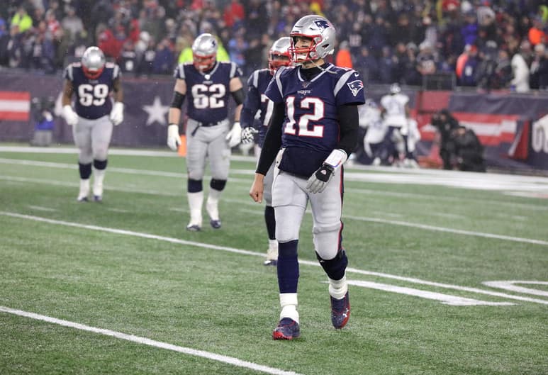 Tom Brady, el QB más ganador en la historia de la Liga cuenta con 42 años de edad y ha expresado que su idea es jugar hasta los 45. (ARCHIVO)