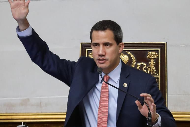 Los asambleístas afectos al gobierno de Maduro, así como el mismo presidente Nicolás Maduro, declararon que Guaidó no podía ser elegido por no asistir a la asamblea y no demostrar su interés por las acciones parlamentarias. (ARCHIVO)