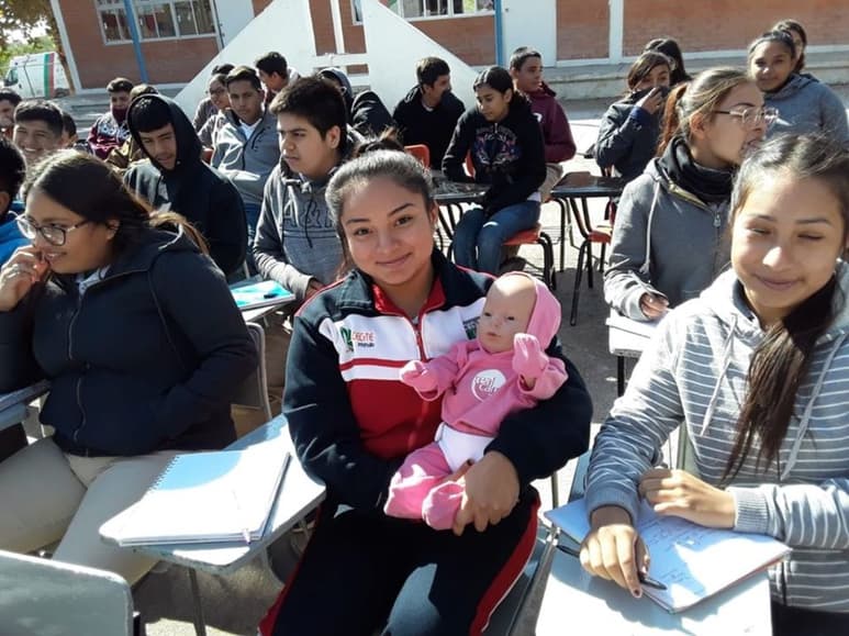 Se ofrecen una serie de pláticas y recomendaciones a los estudiantes de las instituciones. (CORTESÍA)