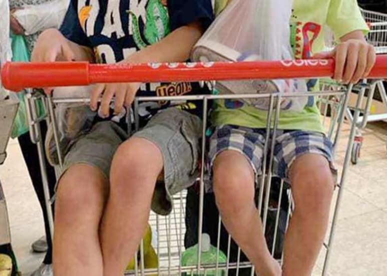 El límite de peso en los carritos de supermercado suele ser de 18 kilos. (INTERNET)