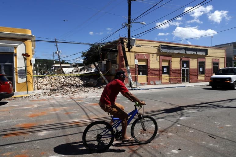Esta madrugada continuaron las réplicas del terremoto de 6.4 que estremeció la víspera a Puerto Rico. (ARCHIVO)