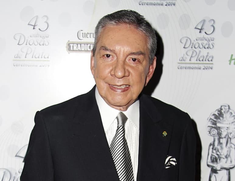 Marco Antonio Muñiz reveló que a sus 86 años padece osteoporosis que le causa fuerte dolor en las articulaciones. (ESPECIAL)