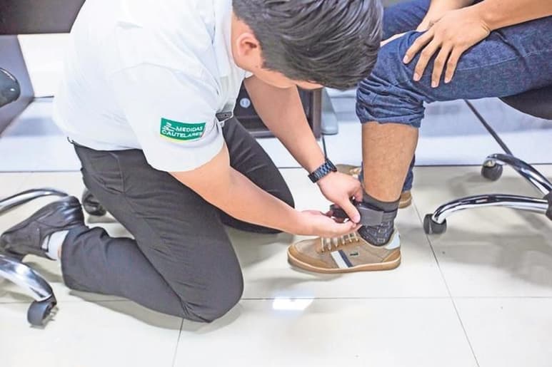 Pese a brazalete, hombre hostiga a exesposa y la madre de esta, en Torreón; víctimas piden ayuda. (EL SIGLO DE TORREÓN)