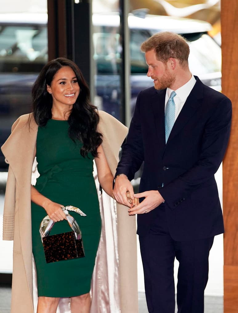 Decididos. El príncipe Enrique y su esposa Meghan anunciaron que planean retirarse de la familia real británica y que trabajarán. (ESPECIAL)