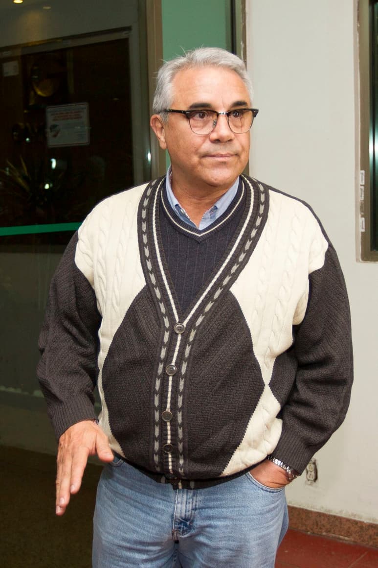 El medallista mexicano olímpico Carlos Girón se encuentra hospitalizado debido a una infección pulmonar.