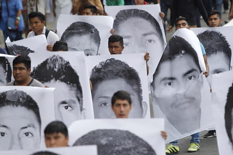 La mañana de este jueves, el mandatario federal sostendrá su primer encuentro del año con padres y familiares de los normalistas, para informales sobre avances en la indagatoria. (ARCHIVO)
