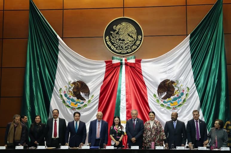 Gurría Treviño se llevó los aplausos cuando pidió a los legisladores de oposición insistir en las estancias infantiles, desparecidas ya hace un año del presupuesto y los programas del gobierno. (ESPECIAL)
