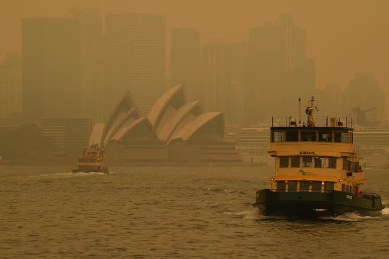 Los incendios que desde septiembre azotan Australia han emitido unas 349 millones de toneladas de dióxido de carbono a la atmósfera hasta el momento. (ARCHIVO)
