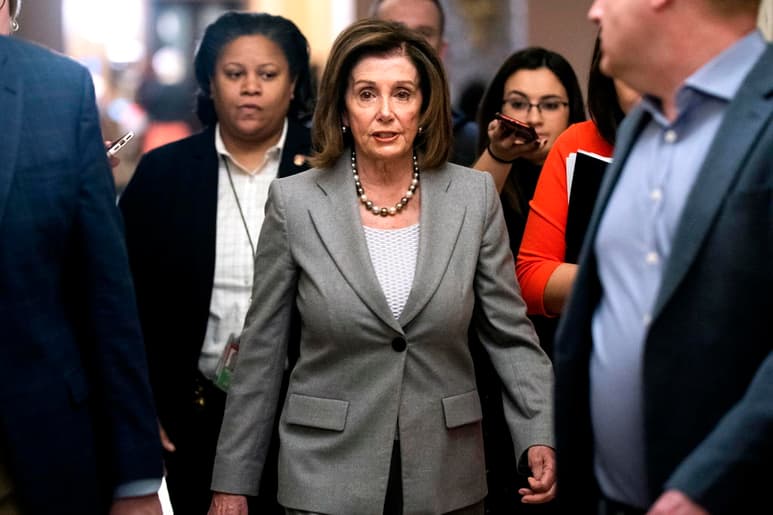 Nancy Pelosi, dijo el viernes que la cámara baja tomará medidas la próxima semana para enviar al Senado artículos del juicio político al presidente Donald Trump. (EFE)