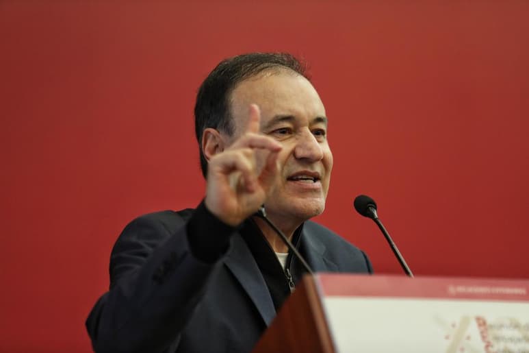 El secretario de Seguridad y Protección Ciudadana, Alfonso Durazo, expresó en Twitter que 'desde el primer momento' han estado en contacto con el gobernador del Coahuila, Miguel Riquelme, en relación a los hechos ocurridos en el Colegio Cervantes de Torreón. (ARCHIVO)