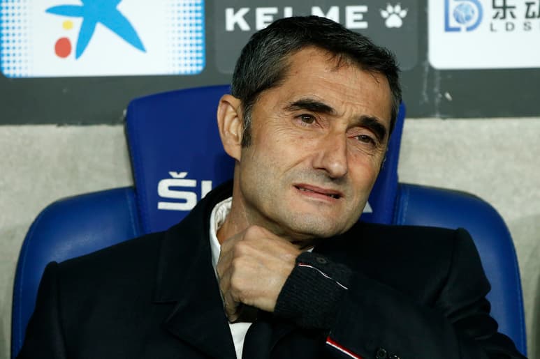 La continuidad de Ernesto Valverde, técnico del Barcelona, se puso en duda, luego de la derrota de su equipo en la Supercopa de España. (AP)