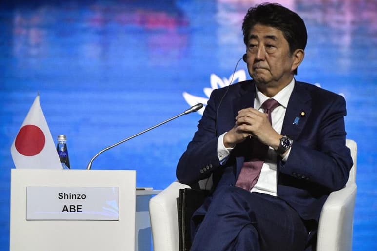 El primer ministro japonés Shinzo Abe se encuentra el domingo en Arabia Saudí para reunirse con el rey Salman. (ARCHIVO)