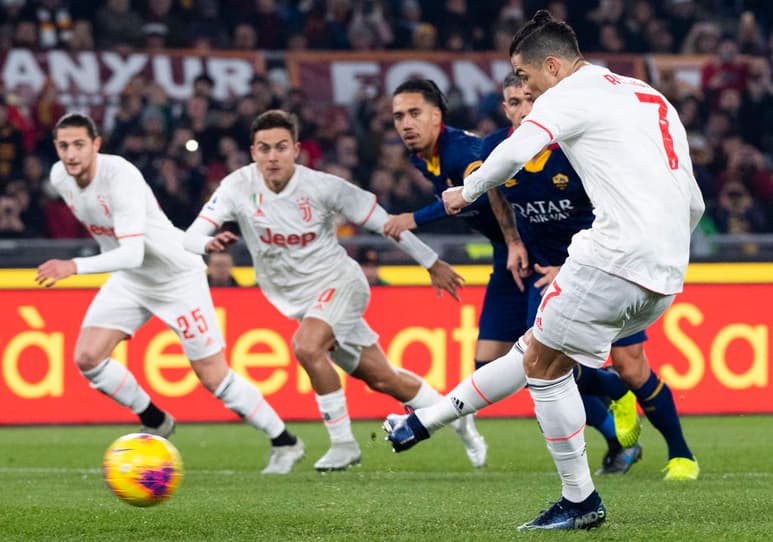 Cristiano Ronaldo marcó de penal el segundo tanto de la Juventus, que se impuso como visitante 2-1 a la Roma. (EFE)