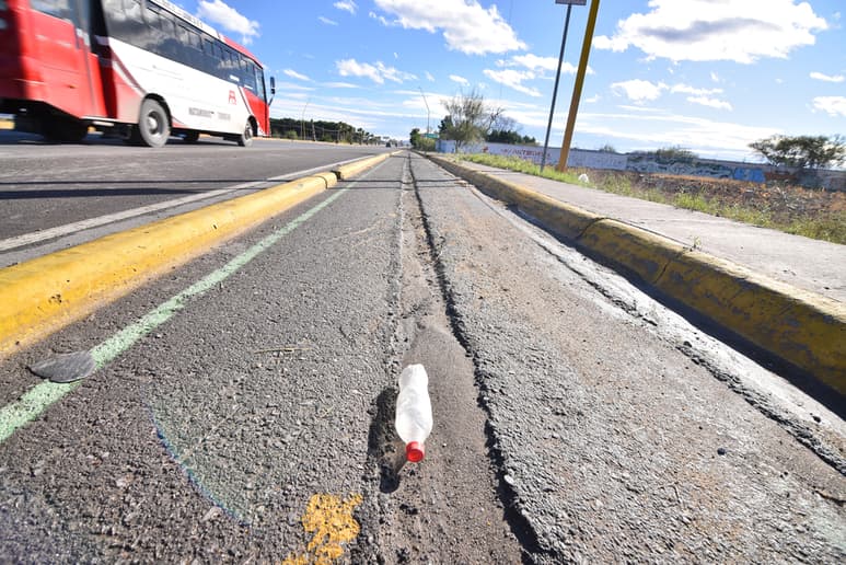 La ciclovía que hace unos años era un ejemplo de conexión hoy luce en el abandono, volviéndose un peligro para quien la utilice. (ARCHIVO)