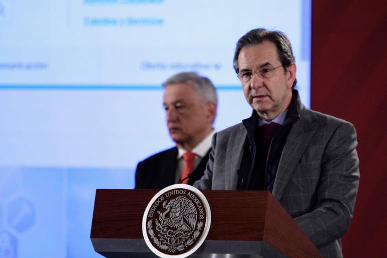 La Secretaría de Educación Pública (SEP) planteará un nuevo esquema de operación del programa 'Mochila Segura' a través del cual sean los padres de familia quienes revisen las mochilas de sus hijos en las instalaciones del plantel. (NOTIMEX)