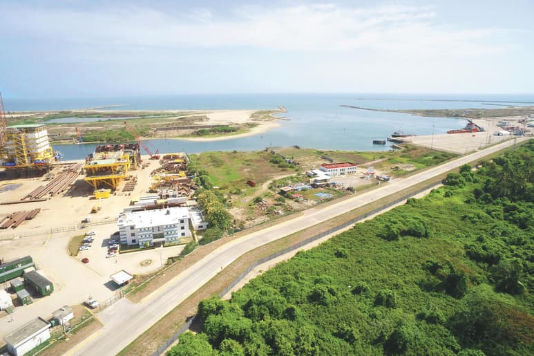Para la construcción de la refinería de Dos Bocas en Tabasco, dos bancos chinos otorgaron al gobierno de México créditos por 600 millones de dólares, dijo el embajador de China en nuestro país Zhu Qingqiao. (ARCHIVO)