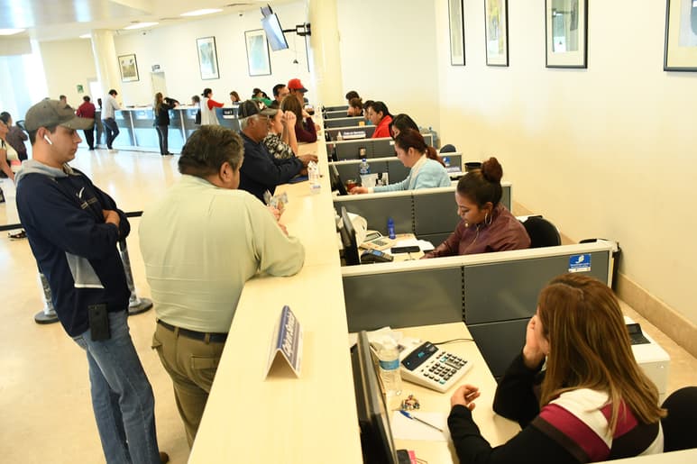 Los expertos recomiendan ser responsables en el cumplimiento de los compromisos para evitar la pérdida de dinero ante la aplicación de multas y recargos. (ARCHIVO)