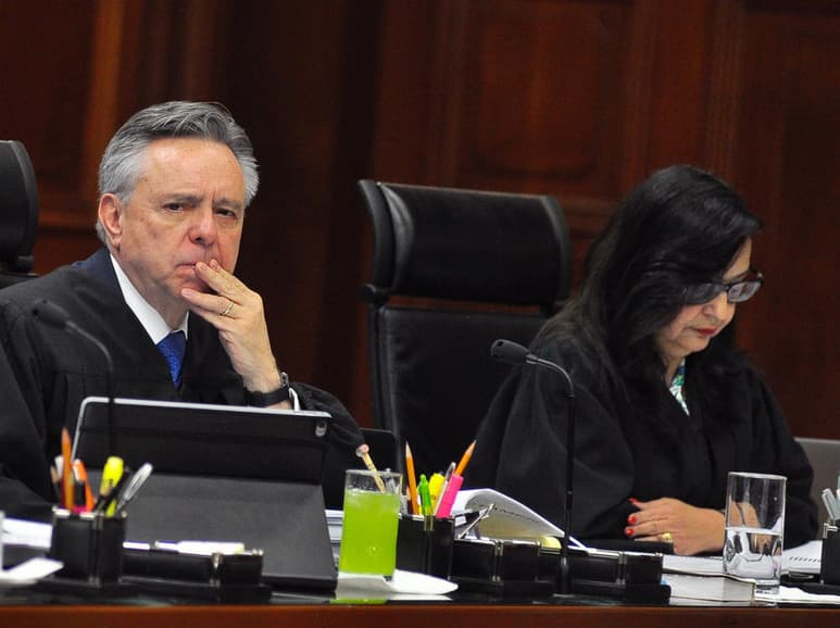 Presidencia de la República omitió el dar a conocer 'las causas graves' que el presidente Andrés Manuel López Obrador tomó en consideración para aceptar la renuncia como ministro de la SCJN, de Eduardo Medina Mora. (ARCHIVO)