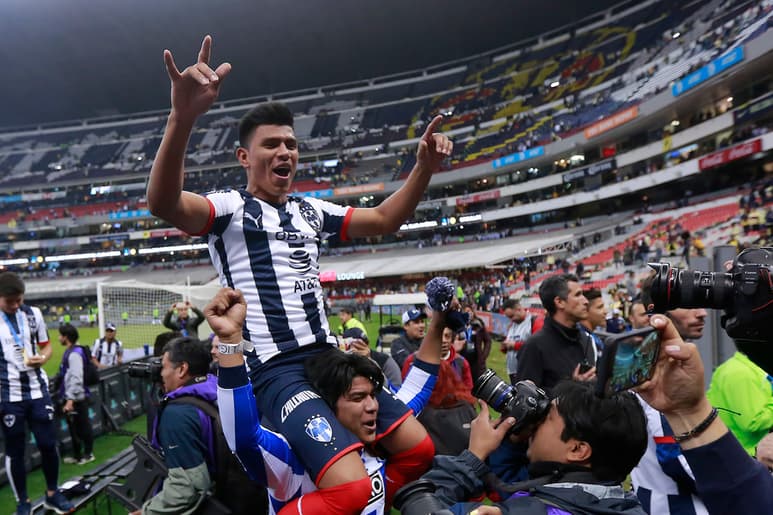 El mediocampista de Rayados fue grabado durante el festejo por el título insultando a su rival en la final del Apertura 2019. (ARCHIVO)