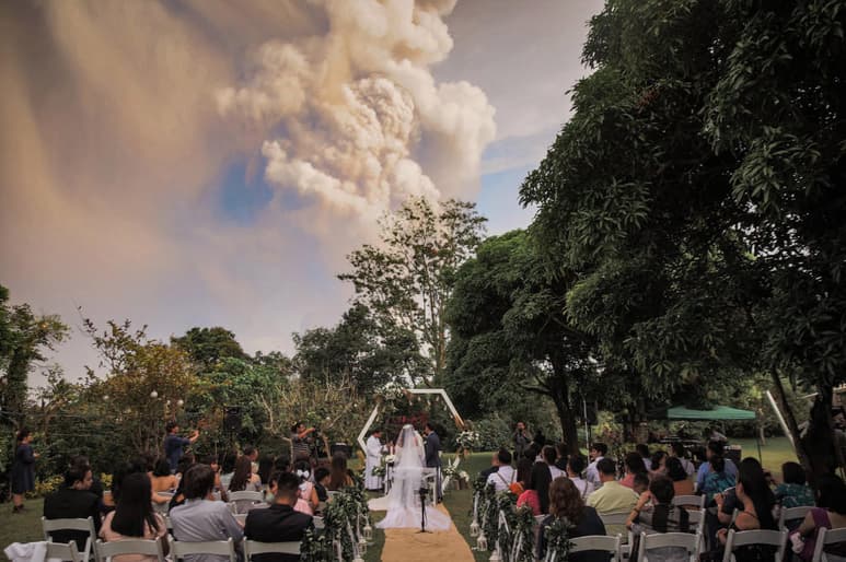 La erupción del volcán movilizó a grandes evacuaciones en la zona, reportan las autoridades. (INTERNET)