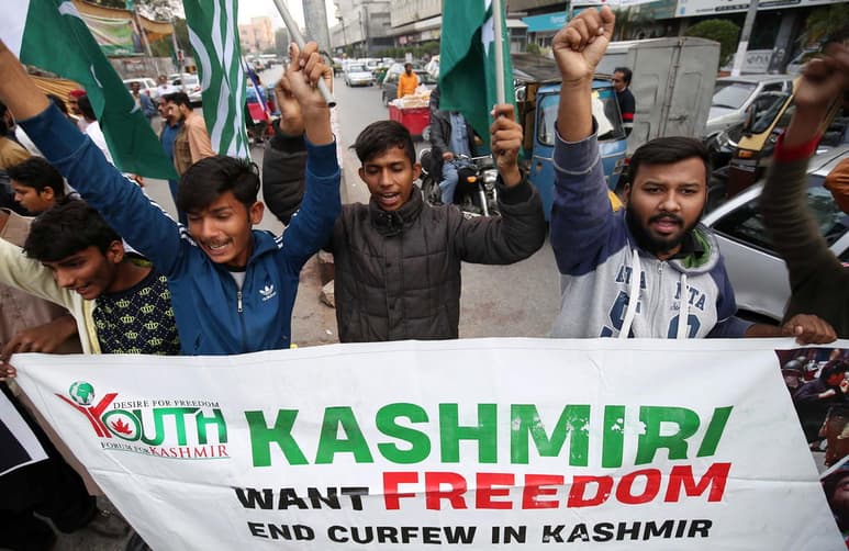 India restableció los servicios de Internet móvil en las ciudades de Jammu y Cachemira, tras las protestas en defensa de su autonomía. (ARCHIVO)