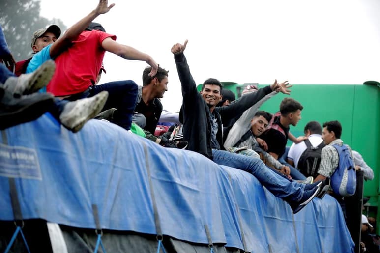 La nueva caravana de migrantes hondureños con destino a Estados Unidos partió en la noche de martes a miércoles. (EFE)