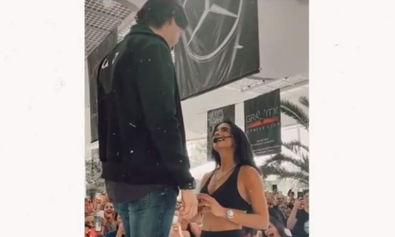 Los que estaban eligiendo vestido para acudir a la segunda boda de Bárbara de Regil y Fernando Schoenwald deben guardar la calma, pues la protagonista de 'Rosario Tijeras' aclaró que es algo más del ámbito profesional. (ESPECIAL)