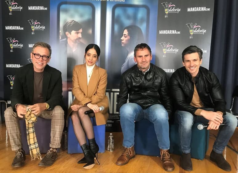 Equipo. El actor Juan Manuel Bernal, la actriz Fátima Molina, el director y guionista Álvaro Curiel, y el actor Rafael Ernesto, durante la presentación de la película Marioneta. (EFE)