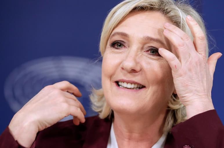 La líder de la extrema derecha francesa, Marine Le Pen, anunció hoy que competirá en las elecciones presidenciales de 2022. (ARCHIVO)