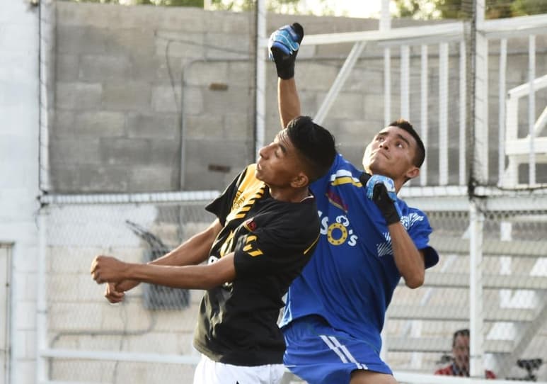 En la cancha uno, las emociones comenzarán en punto de las 17:30 horas, con el duelo entre los Sixtos Abogados y los Búhos Galácticos. (ARCHIVO)