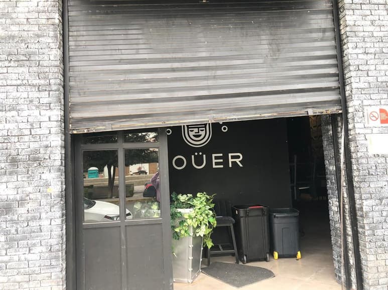 El bar está ubicado en la calle Ramón Corona, entre las avenidas Allende y Matamoros, a un costado de la Plaza Mayor de Torreón. (EL SIGLO DE TORREÓN)