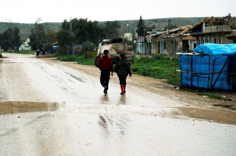 Niños de tan solo seis años de edad fueron reclutados por grupos armados sirios. (ARCHIVO)