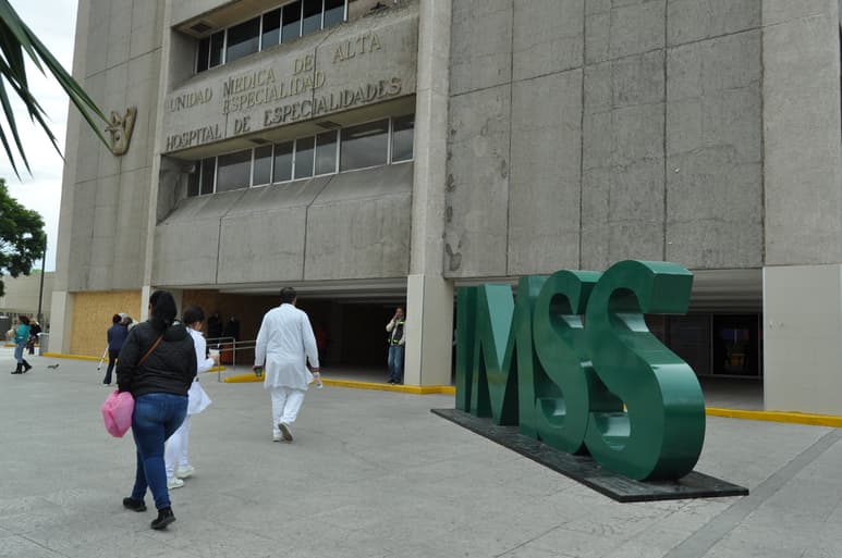 Madres de familia denuncian que el medicamento para tratar el cáncer de sus hijos es insuficiente en la clínica 71 del IMSS. (EL SIGLO DE TORREÓN)
