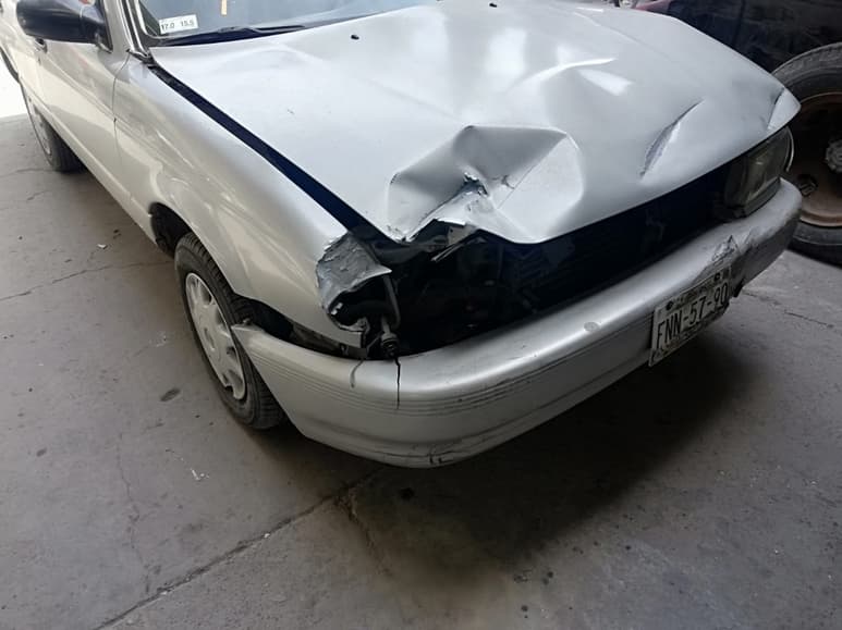 Conductora de auto choca por alcance contra una camioneta; el afectado se retiró del lugar sin reclamar los daños. (EL SIGLO DE TORREÓN)