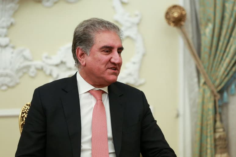 Shah Mehmood Qureshi, ministro de Exteriores de Pakistán (foto), afirmó el interés de los talibanes en lograr el acuerdo de paz. (ARCHIVO)
