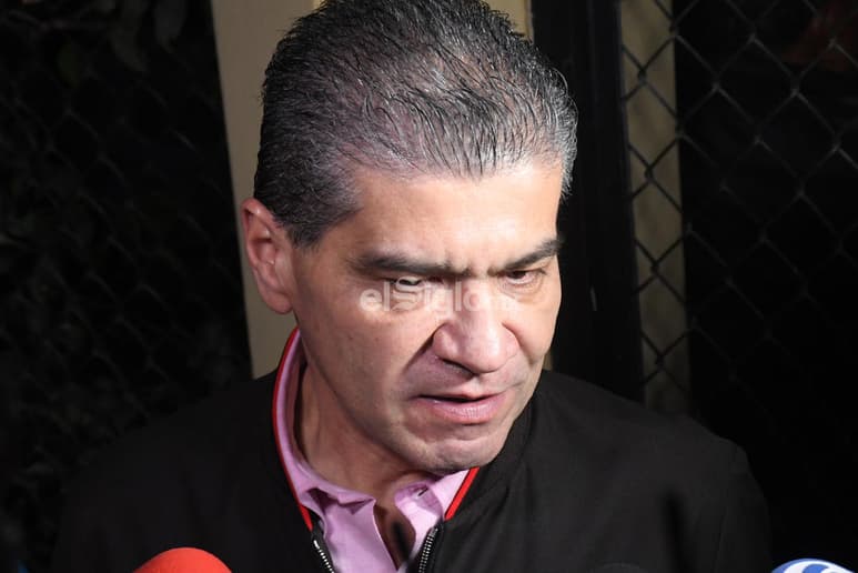 Riquelme Solís sostuvo una reunión por casi dos horas con padres de familia del colegio Cervantes, con quienes se comprometió a conformar un grupo de psicólogos que atiendan las distintas circunstancias que de salud alrededor de la institución y su comunidad educativa.
(FERNANDO COMPEÁN)